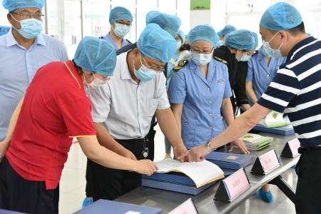国家市场监管局和人大代表、政协委员莅临我校调研观摩餐厅工作！