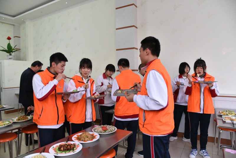 美食节 | 昌邑市文山中学:开启美好“食”刻,将“光盘”进行到底!